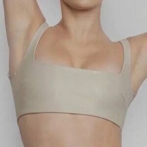 NWT - SKIMS FAUX LEATHER BRALETTE - SHELL